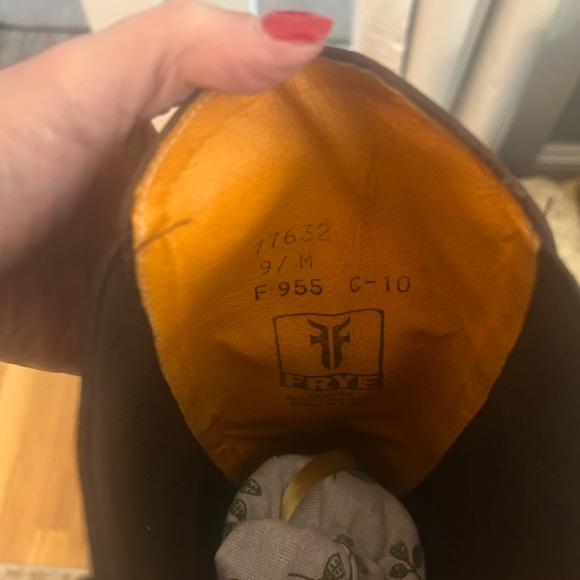 Frye Women’s Elegant Brown Leather Boots - Picture 6 of 6